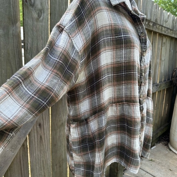 American Eagle Casual Loose Fit Mossy Plaid Oversized Button Down Cozy Shirt - Picture 5 of 9